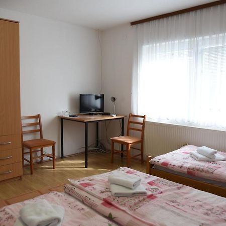 Hôtel Prenociste Dzinic à Zupanja Extérieur photo