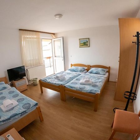Hôtel Prenociste Dzinic à Zupanja Extérieur photo