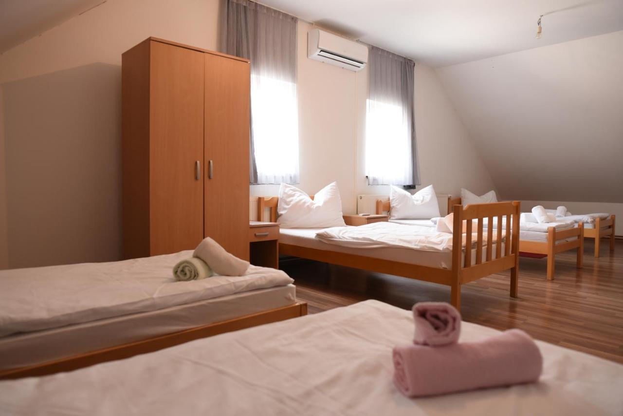 Hôtel Prenociste Dzinic à Zupanja Extérieur photo