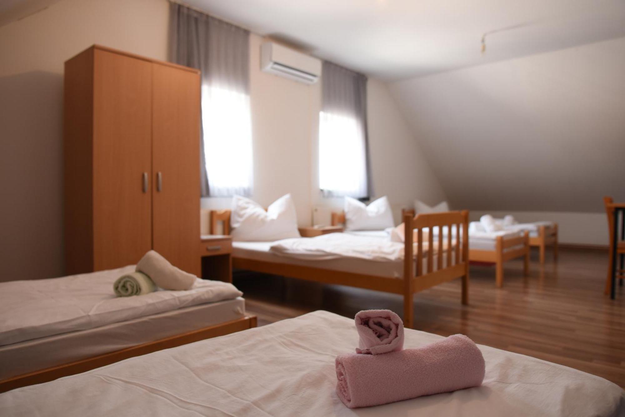 Hôtel Prenociste Dzinic à Zupanja Extérieur photo